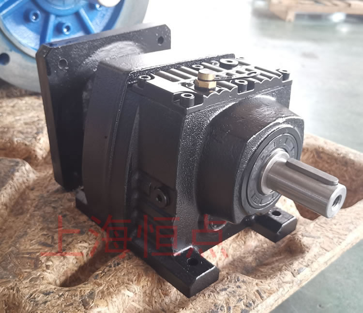 R37系列減速機的實物照片，輸入配伺服電機