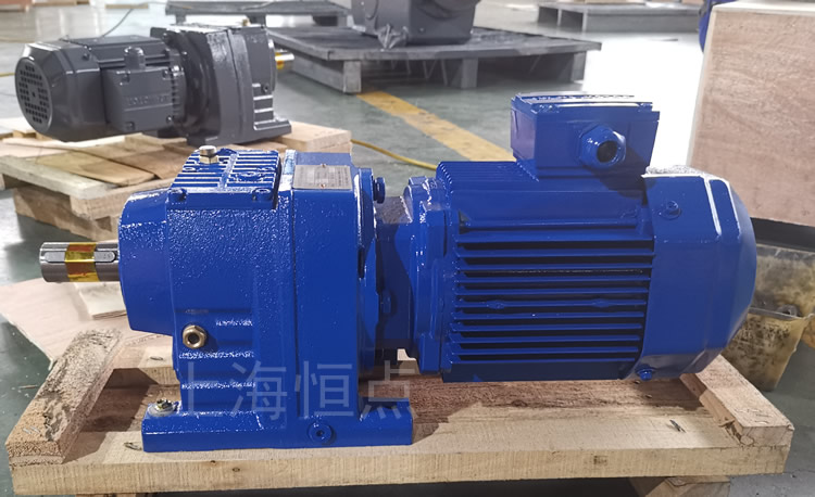 R47系列減速機配電機，藍色油漆實物照片
