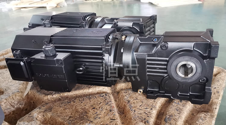 KAB47系列減速機 輸入配變頻電機 輸出通孔 底面通孔安裝 實物圖