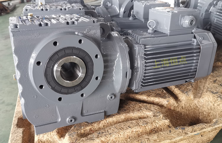 SA77系列減速機輸入配電機，輸出通孔，常用件實物圖