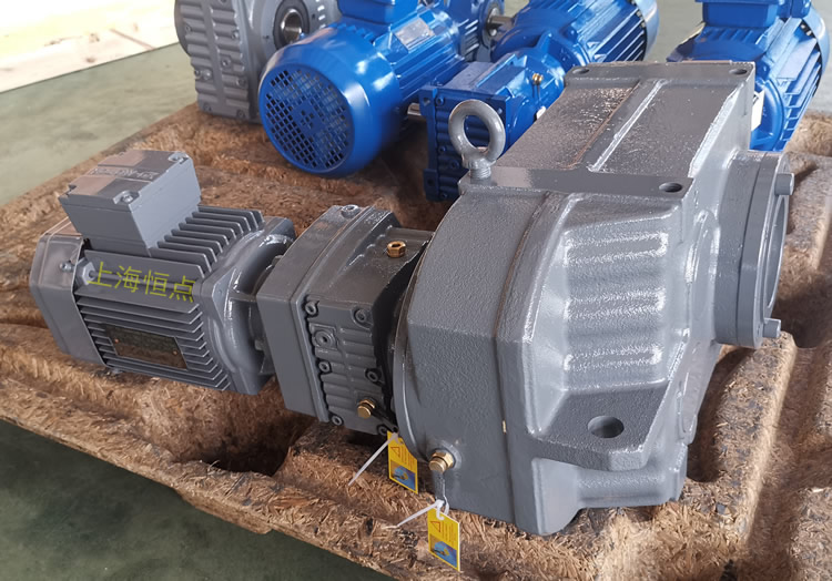  FAZ77R37雙級減速機，通孔+小法蘭輸出，實物圖如下