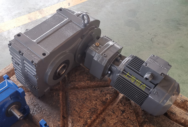  FAZ77R37雙級減速機，通孔+小法蘭輸出，實物圖